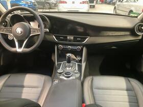 Alfa Romeo Giulia vaihtoauto