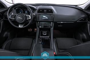 Jaguar F-PACE vaihtoauto