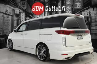 Nissan Elgrand vaihtoauto