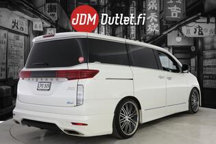 Nissan Elgrand vaihtoauto