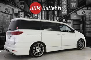 Nissan Elgrand vaihtoauto