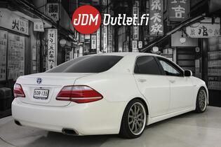 Toyota Crown vaihtoauto