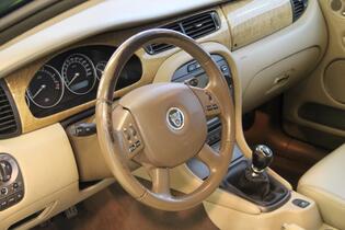 Jaguar X-Type vaihtoauto