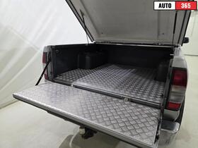 Nissan Navara vaihtoauto