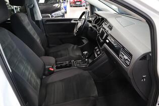 Volkswagen Touran vaihtoauto