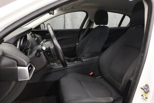 Jaguar XE vaihtoauto