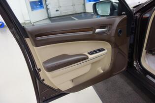 Chrysler 300C vaihtoauto