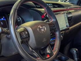 Toyota Hilux vaihtoauto