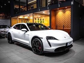 Porsche Taycan vaihtoauto