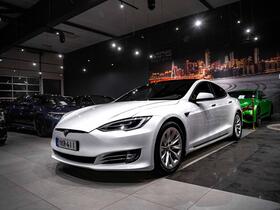 Tesla Model S vaihtoauto