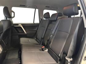 Toyota Land Cruiser vaihtoauto