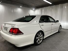 Toyota Crown vaihtoauto