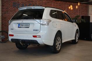 Mitsubishi Outlander PHEV vaihtoauto