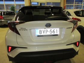 Toyota C-HR vaihtoauto