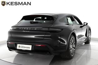 Porsche Taycan vaihtoauto