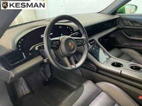 Porsche Taycan vaihtoauto