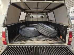 Mazda B2500 vaihtoauto