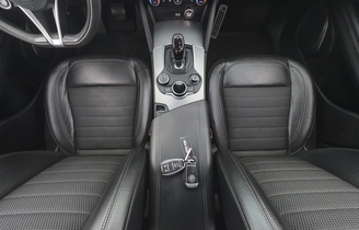 Alfa Romeo Stelvio vaihtoauto