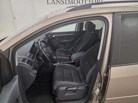 Volkswagen Touran vaihtoauto