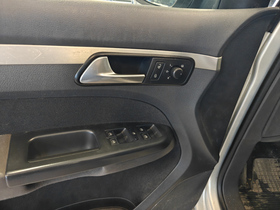 Volkswagen Touran vaihtoauto