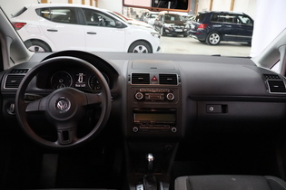 Volkswagen Touran vaihtoauto