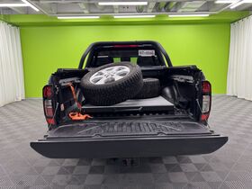 Nissan Navara vaihtoauto