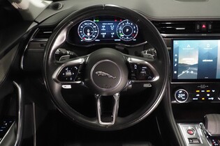 Jaguar F-PACE vaihtoauto