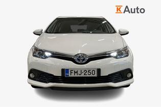Toyota Auris vaihtoauto