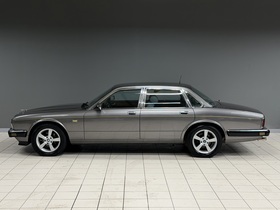 Jaguar Sovereign vaihtoauto