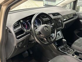 Volkswagen Touran vaihtoauto