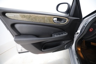 Jaguar XJR vaihtoauto