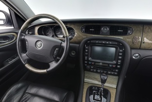 Jaguar XJR vaihtoauto