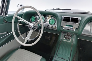 Ford USA Thunderbird vaihtoauto