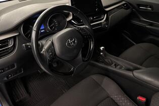 Toyota C-HR vaihtoauto