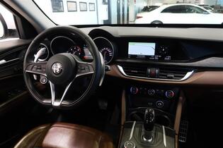 Alfa Romeo Stelvio vaihtoauto