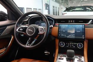 Jaguar F-PACE vaihtoauto