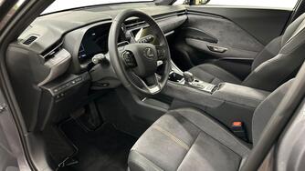 Lexus LBX vaihtoauto