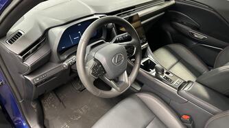 Lexus LBX vaihtoauto