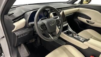 Lexus LBX vaihtoauto