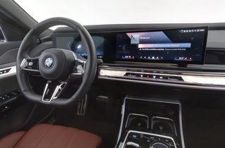 BMW i7 vaihtoauto