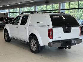 Nissan Navara vaihtoauto