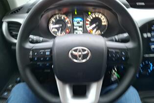 Toyota Hilux vaihtoauto