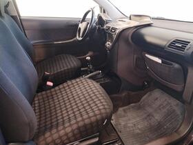 Toyota iQ vaihtoauto