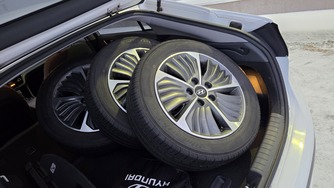 Hyundai IONIQ plug-in vaihtoauto