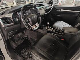 Toyota Hilux vaihtoauto