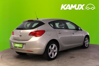 Opel Astra vaihtoauto