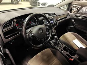Volkswagen Touran vaihtoauto