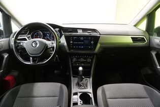 Volkswagen Touran vaihtoauto