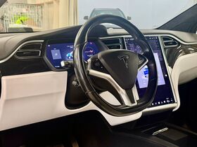 Tesla Model X vaihtoauto