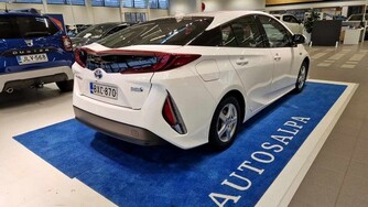 Toyota Prius Plug-in vaihtoauto